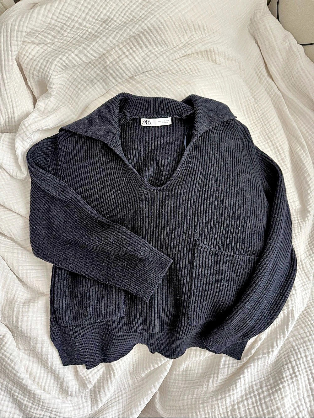 ZARA Ribbed V-Neck Sweater in Black Like New
